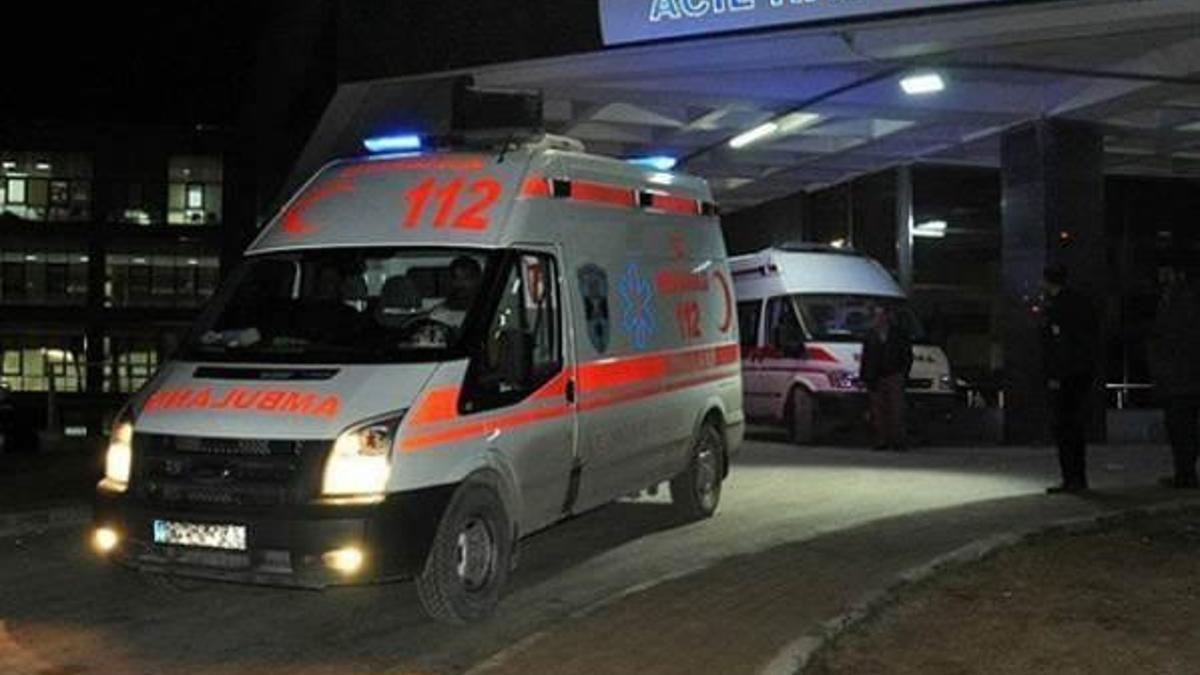 Van'da askeri araç devrildi: 13 yaralı