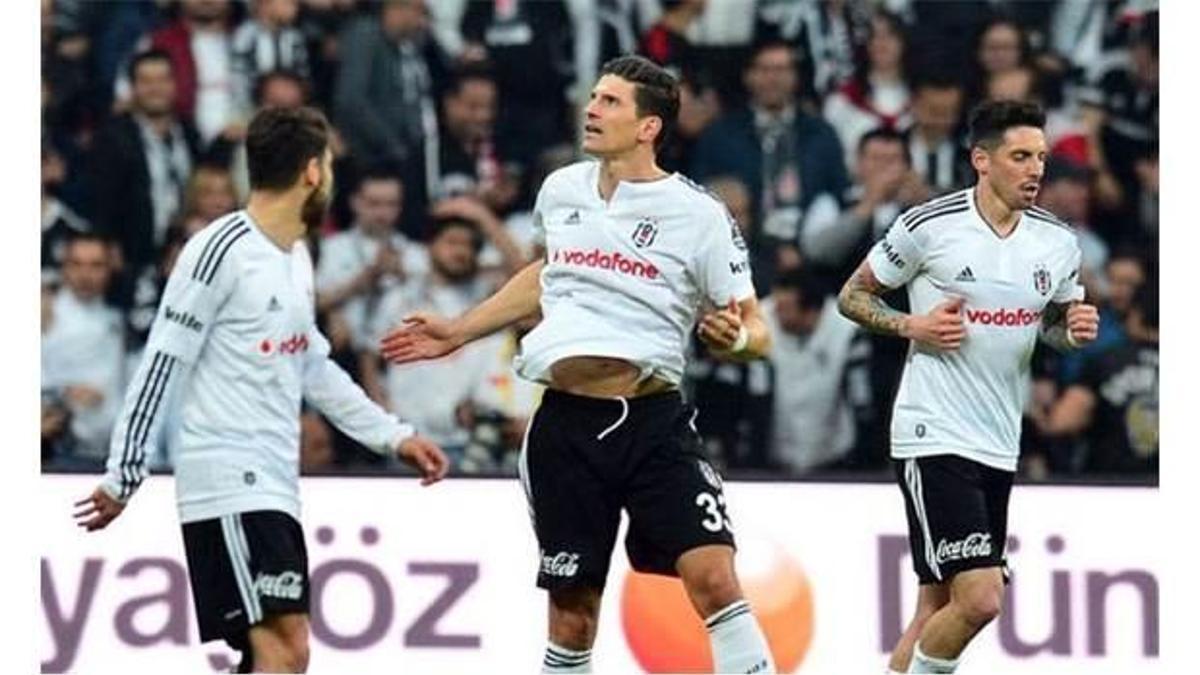 Mario Gomez tarihe geçti!