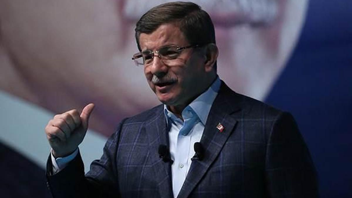 Başbakan Davutoğlu kimlik bilgilerini sızdıranları açıkladı!