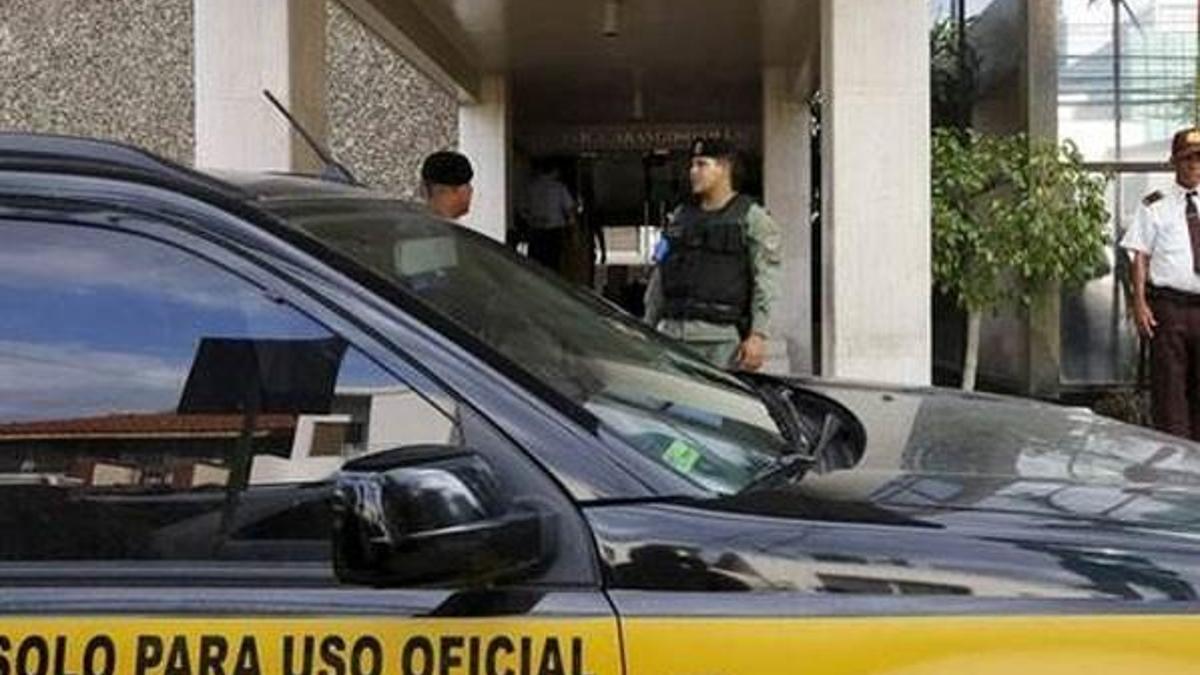 Panama Belgeleri: Mossack Fonseca'ya polis baskını