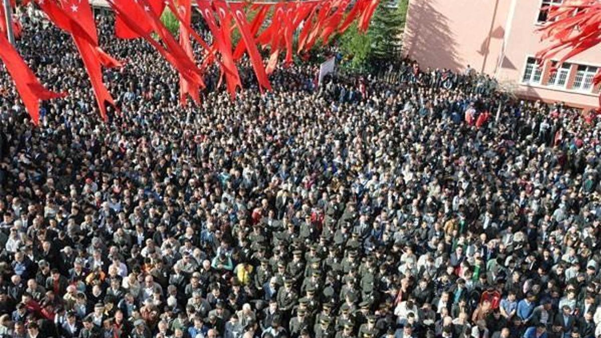 Çorumlu şehidi 30 bin kişi uğurladı