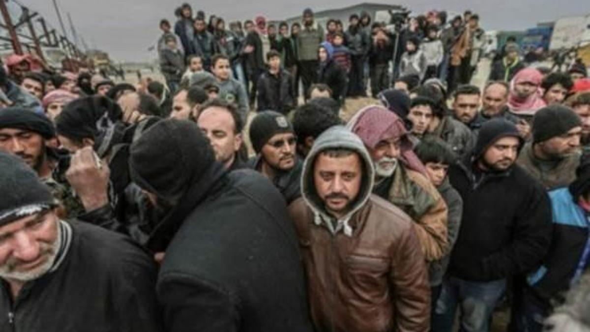 Türkiye sınırına yine binlerce kişi akın ediyor