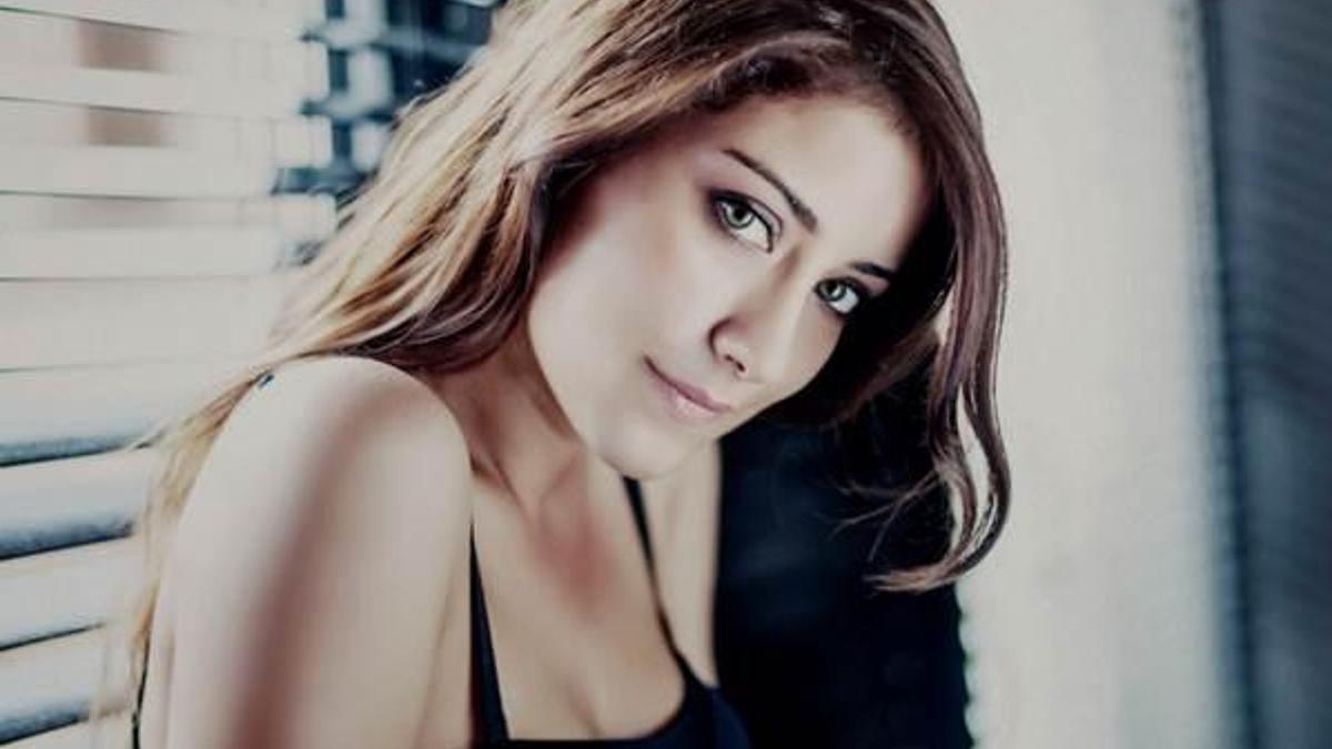 Hazal Kaya kimdir?