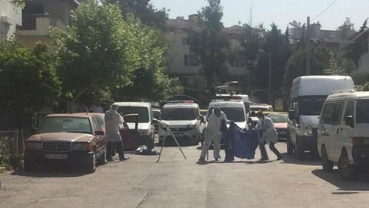 İzmir'de anne ile oğluna arabada infaz