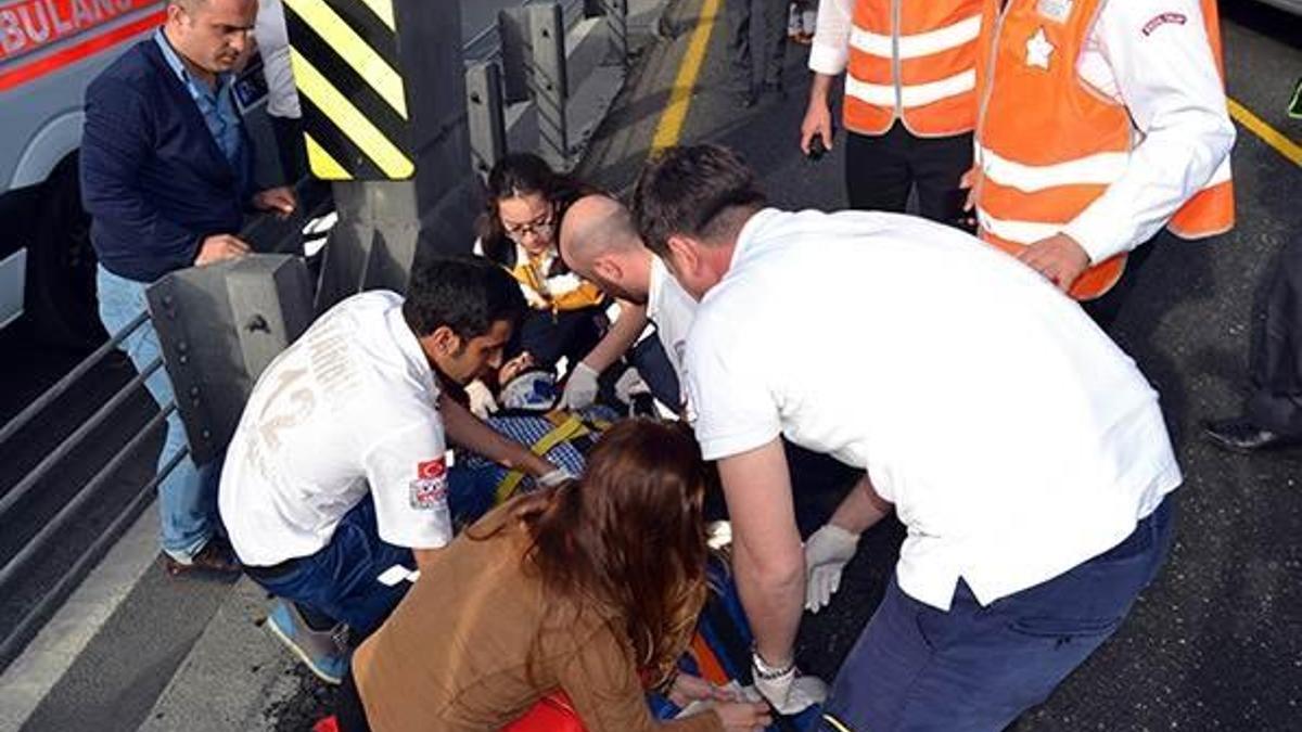 2 metrobüs çarpıştı: 4 yaralı