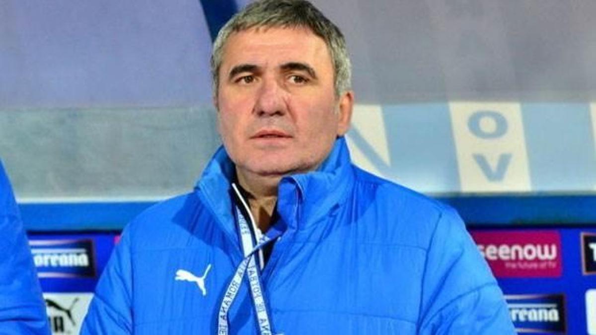 Hagi kendini görevden aldı!