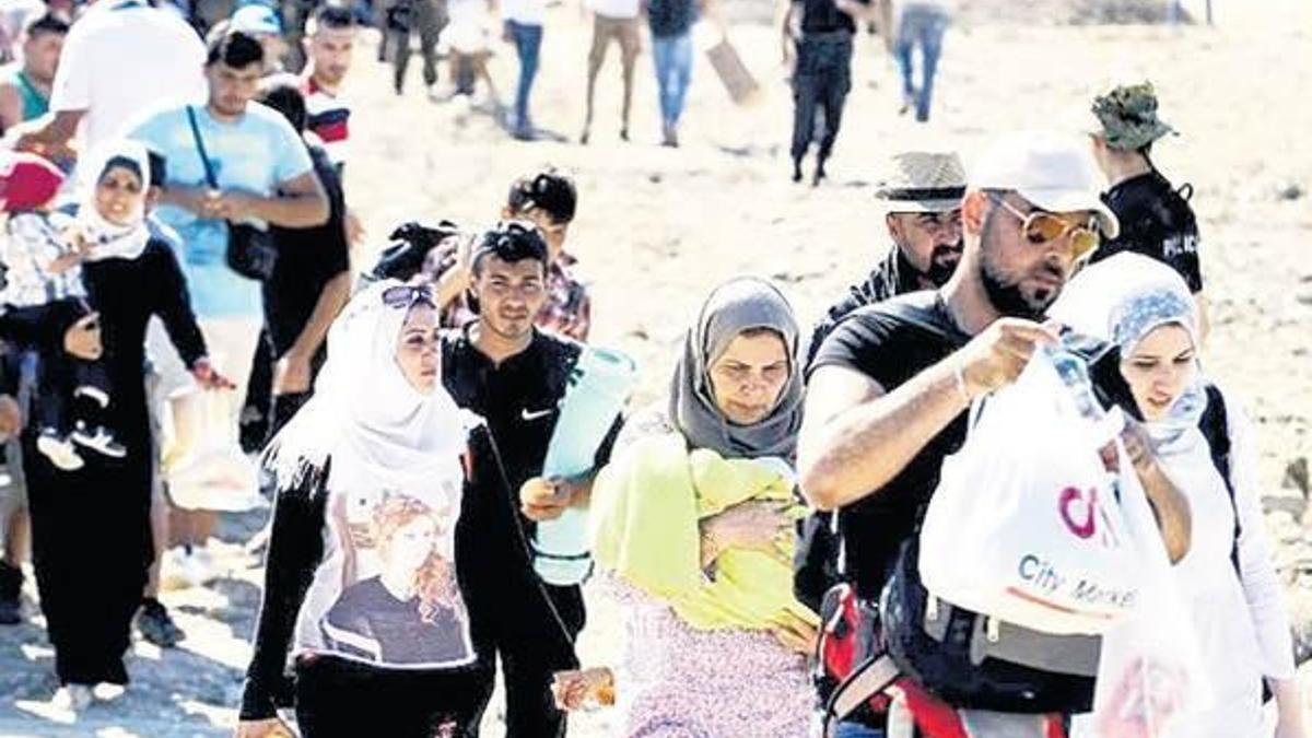 ‘100 bin mülteci Türkiye’ye kaçıyor’