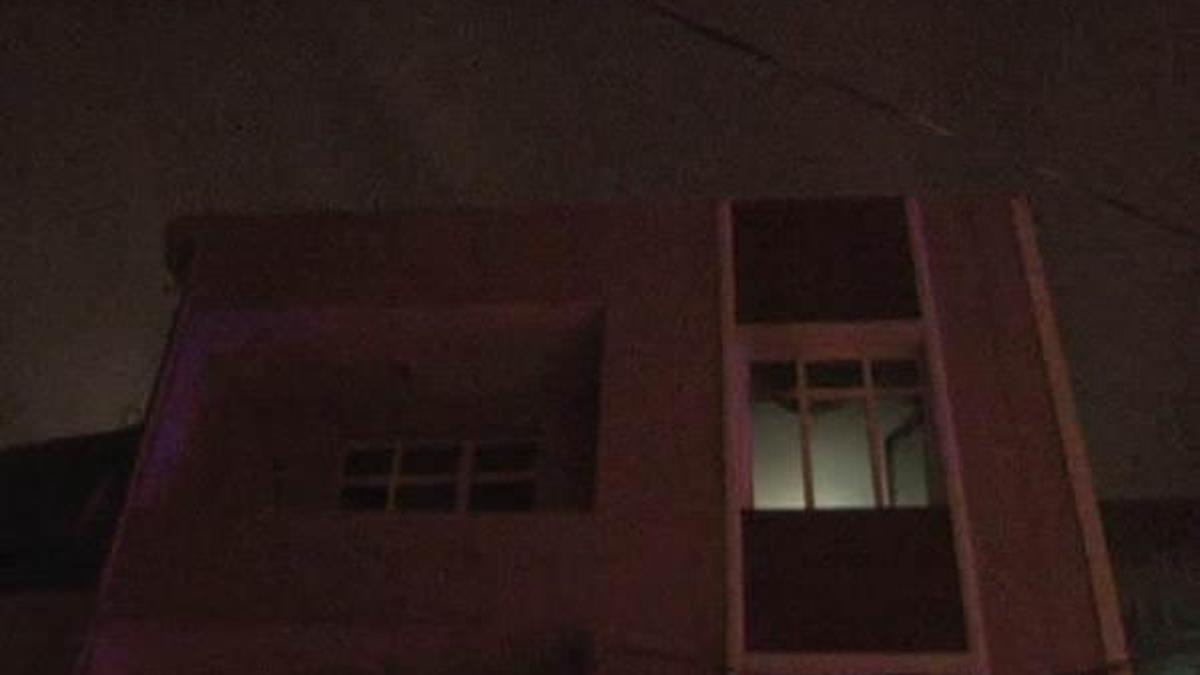 Evde eşini bulamadı, evi yaktı