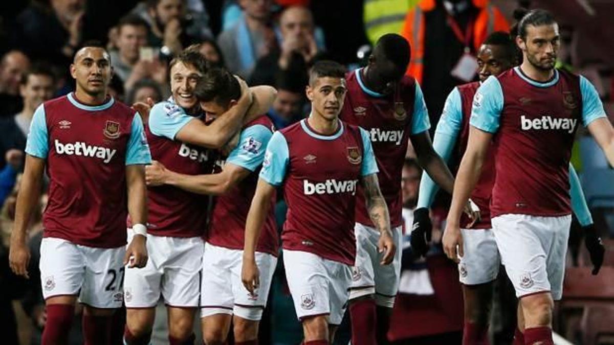 West Ham pes etmiyor
