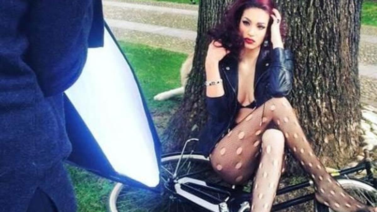 İtalyan model trenin altında kaldı