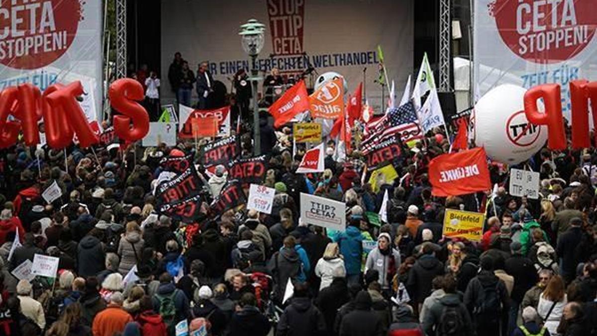 Obama’nın Almanya ziyareti öncesinde büyük protesto gösterisi