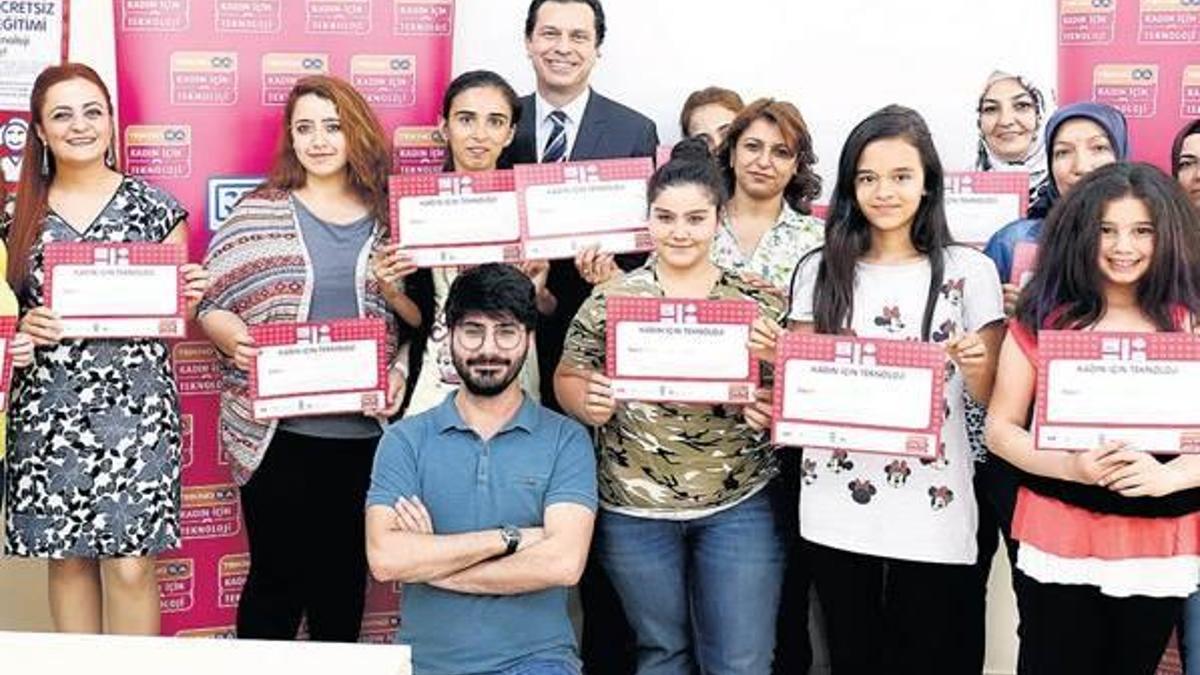 15 bin kadını teknoloji ve internetle tanıştırdı