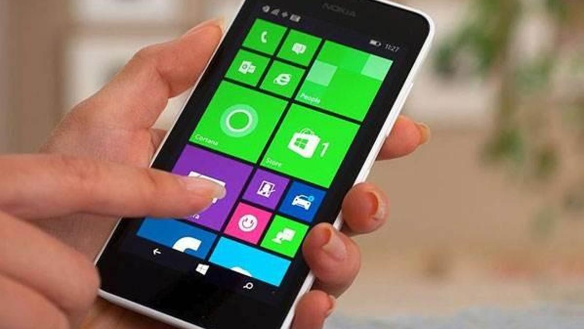 Windows Phone ve Lumia tepetaklak!