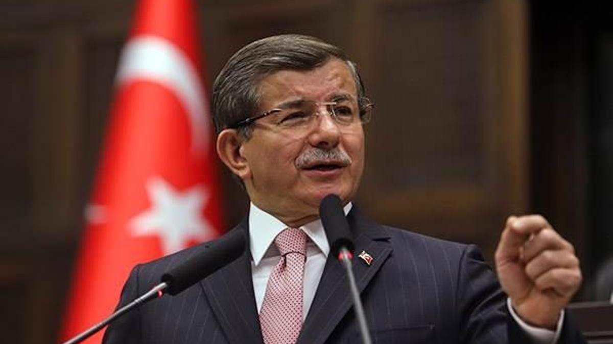 Başbakan Davutoğlu'ndan laik ve anayasa açıklaması
