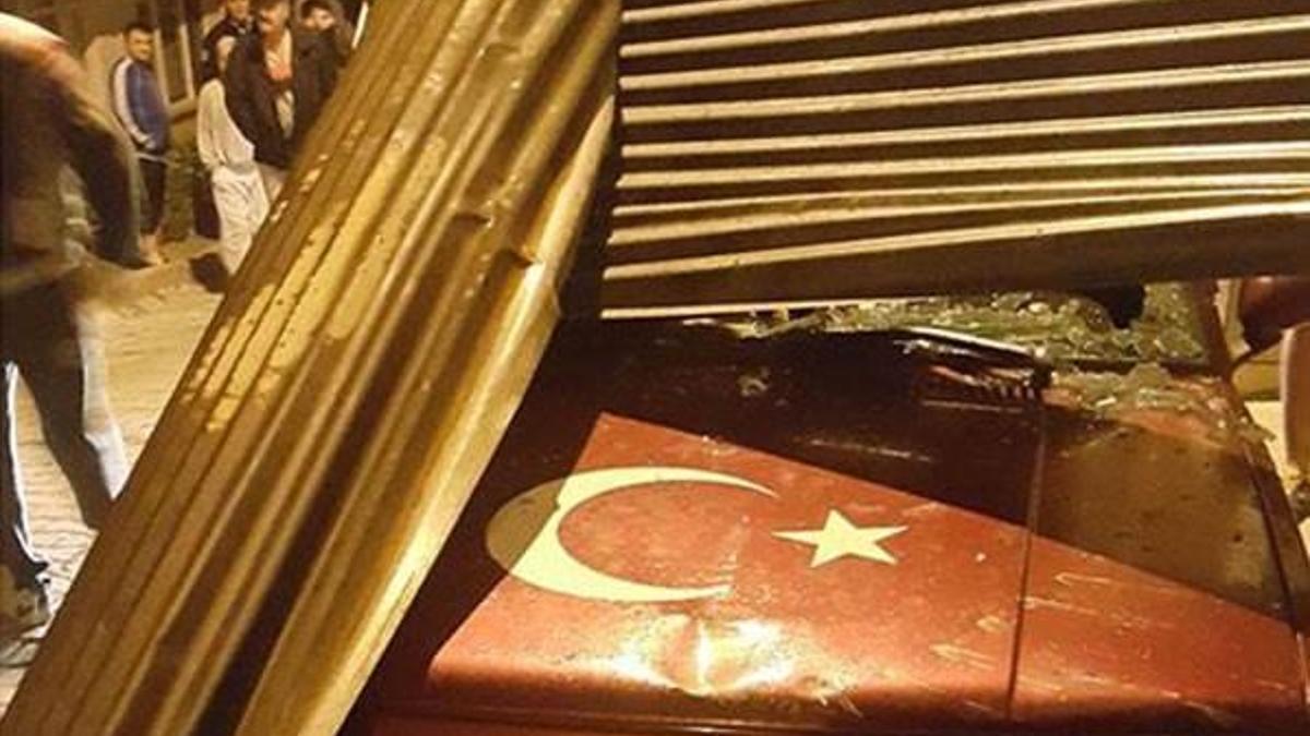Orduda fırtına çatıları uçurdu