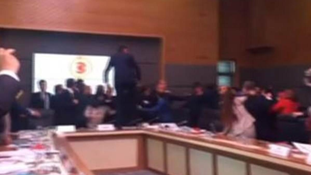 AK Parti'li İsmail Aydın Anayasa Komisyonu'ndaki kavgayı anlattı