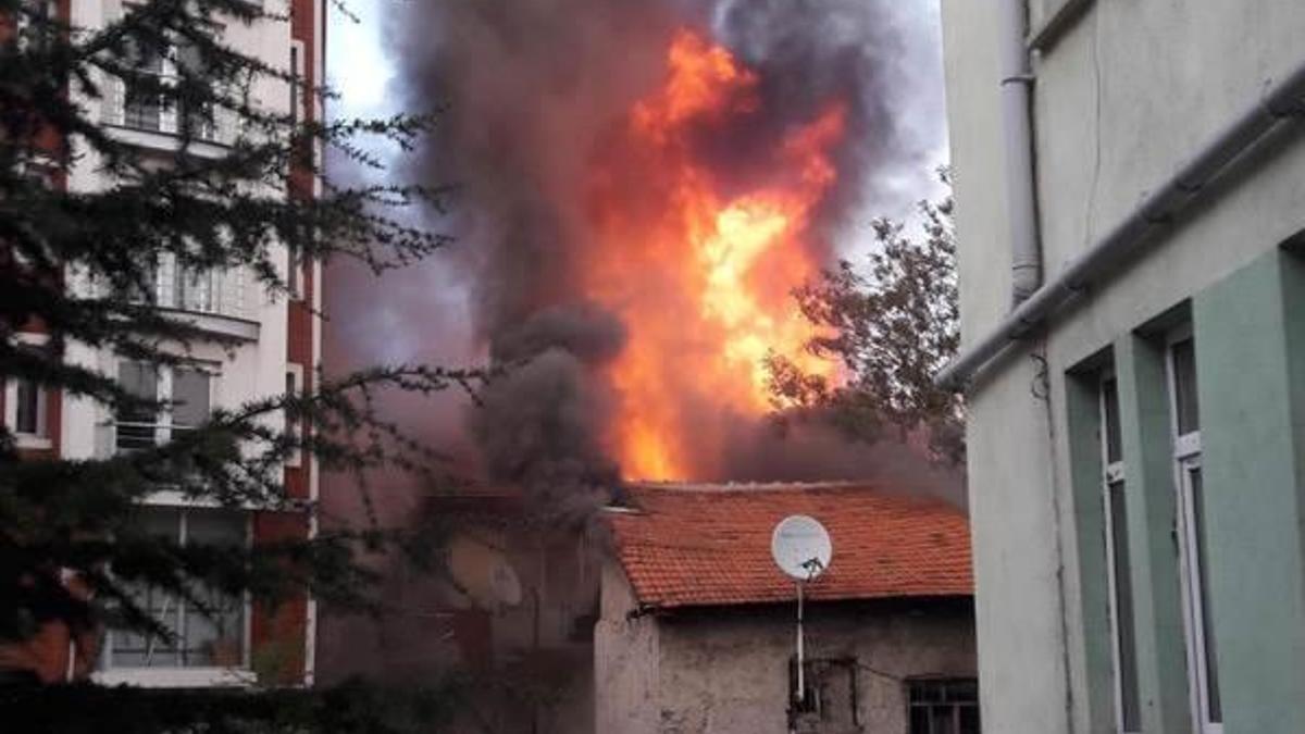 3 katlı binada patlama meydana geldi