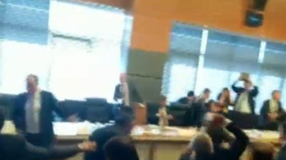 Meclis Komisyonu'nda yeniden kavga çıktı