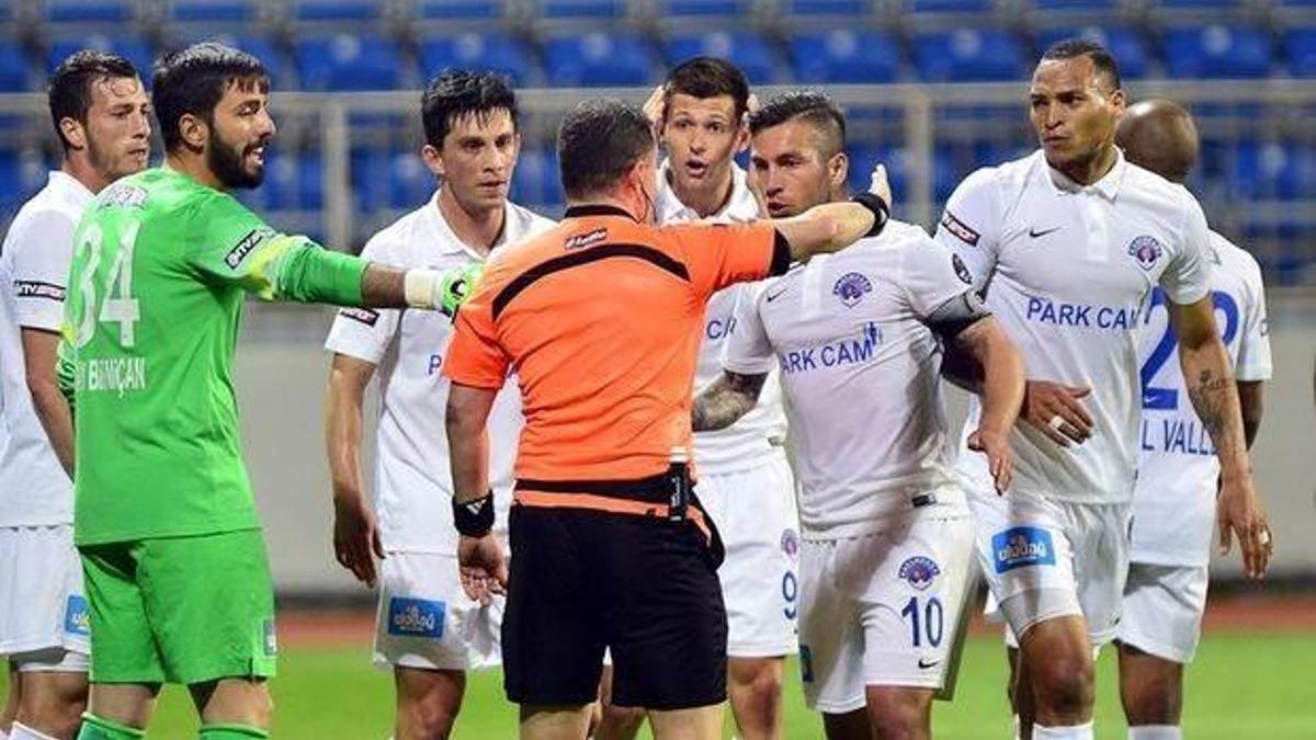 'İlker Meral'in gözleri bozuk!'
