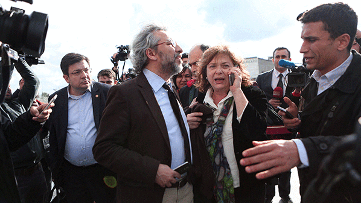 Can Dündar'a saldırı girişimi
