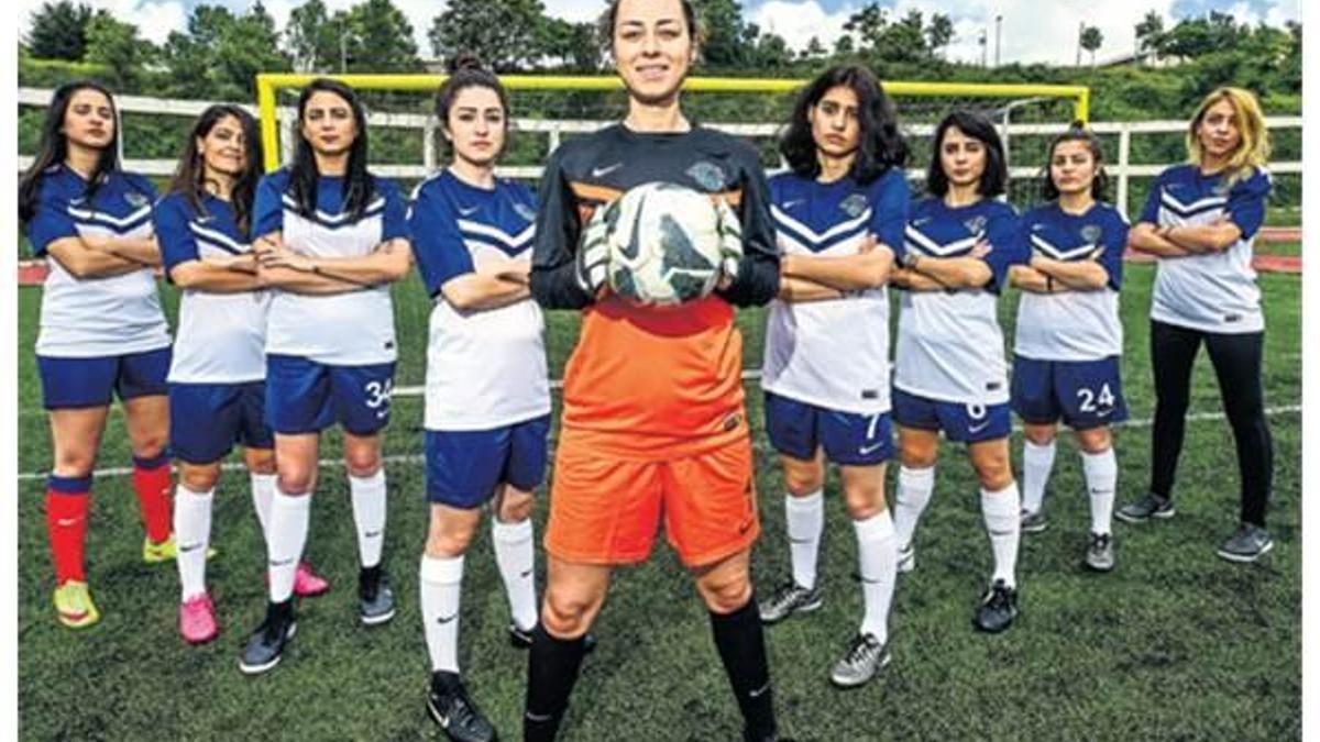 Topukluları çıkarıp gol atıyorlar