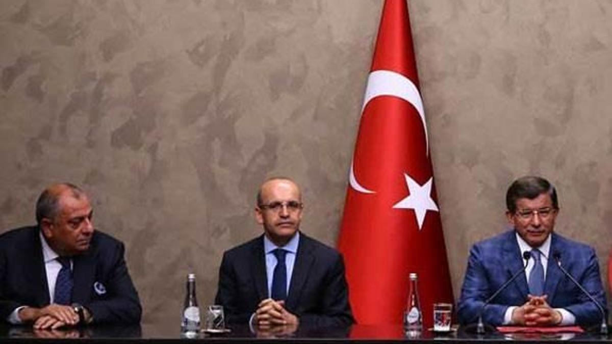 İki başbakan yardımcılığı vekaletsiz kaldı