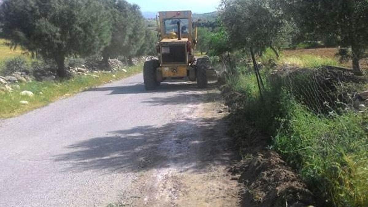 Büyükşehir Köprübaşı'nın yollarına el attı