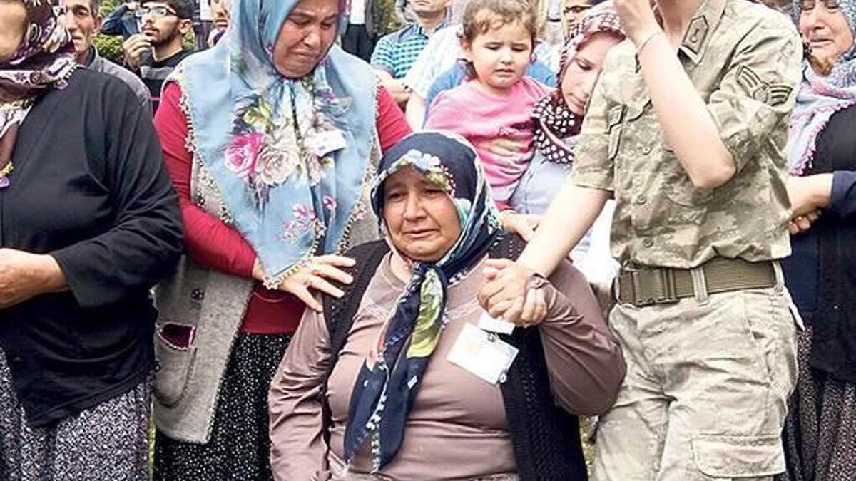 ‘Anneler günü hediyen bu muydu bana oğul!’