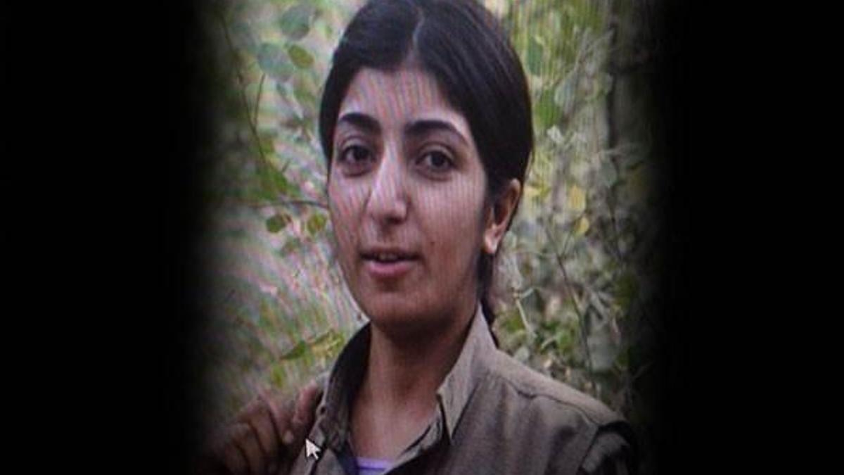 Canlı bombanın parçalanan cesedini babası aldı