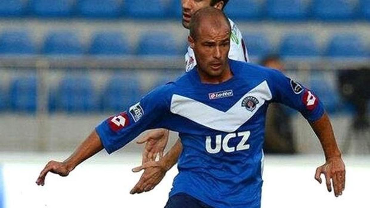 Eski Kasımpaşalı'ya taraftar saldırdı