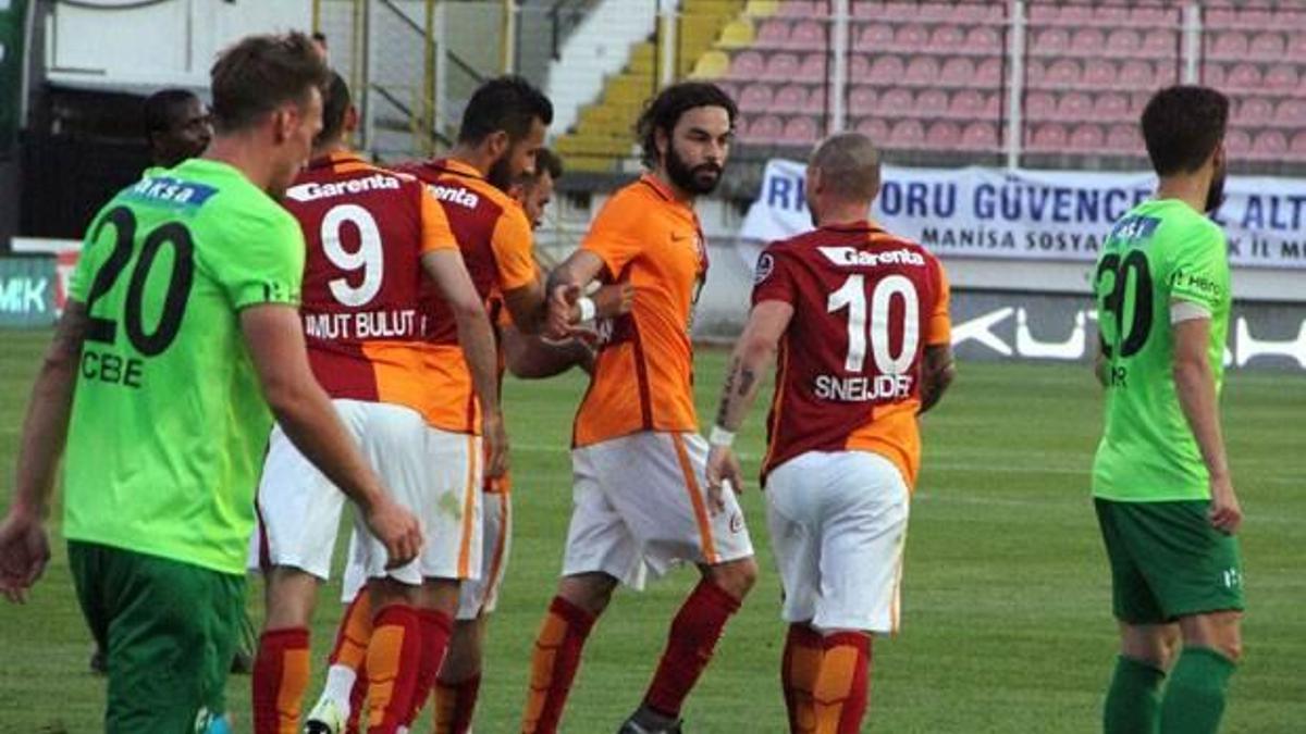 Aslan'ın El'inden kurtulamıyor