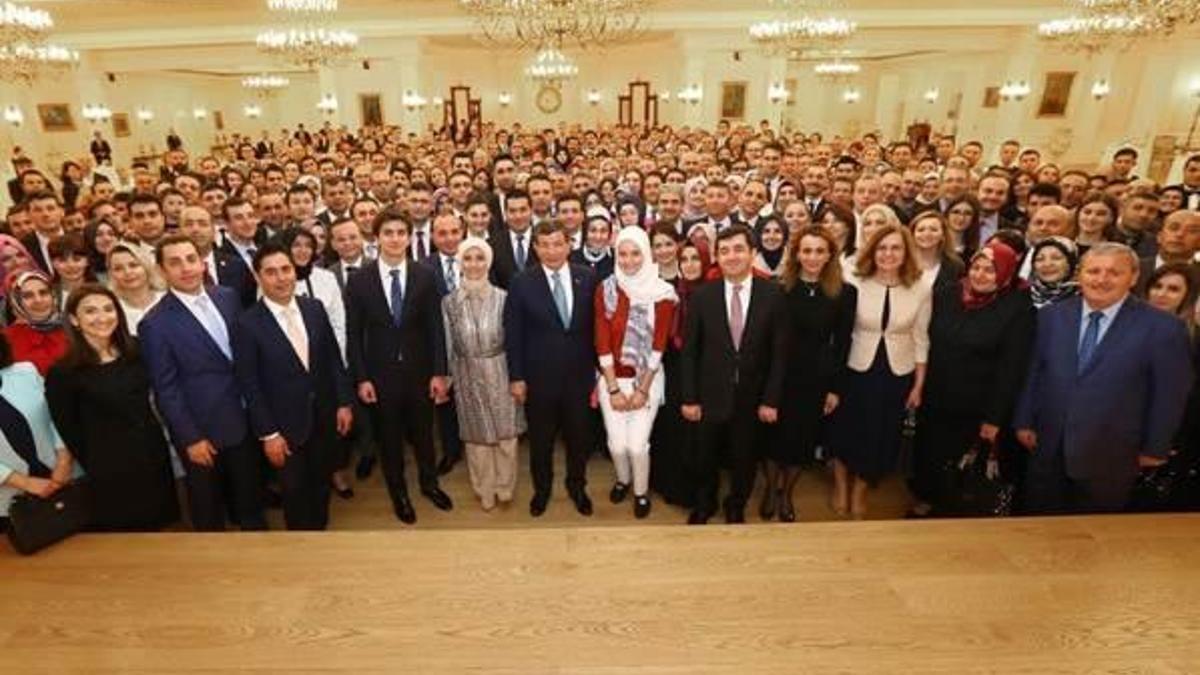 Başbakan Davutoğlu’ndan yakın çalışma ekibine veda