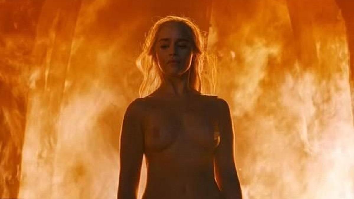 Emilia Clarke'ın cesur sahneleri!