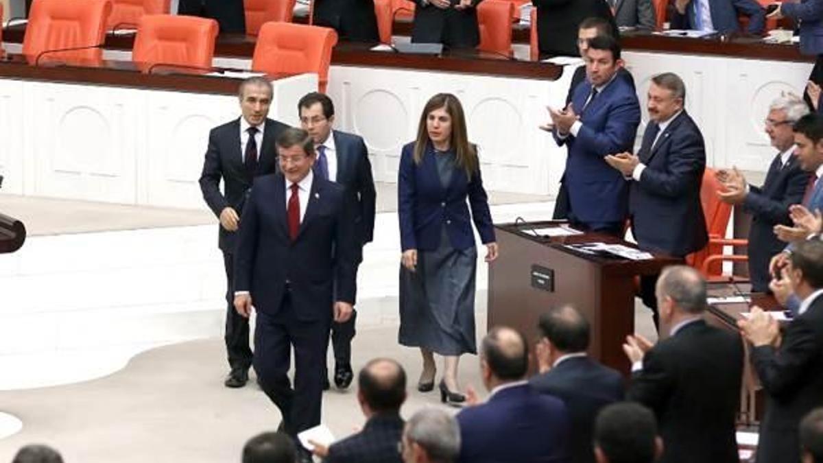 Davutoğlu'ndan dikkat çeken hareket
