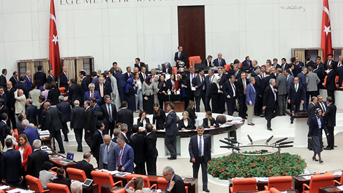 Dokunulmazlık oylamasında hangi partiler fire verdi?