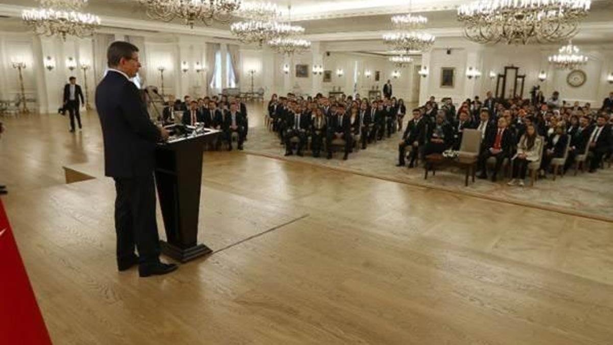 Başbakan Davutoğlu, Çankaya Köşkü’nün son misafirlerini ağırladı