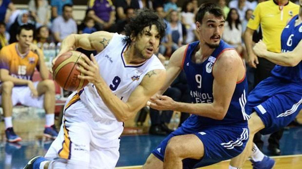 Anadolu Efes yarı finalde!