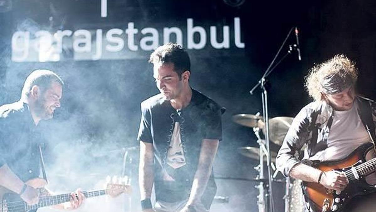 Rock’n roll bir grup SİYAH!