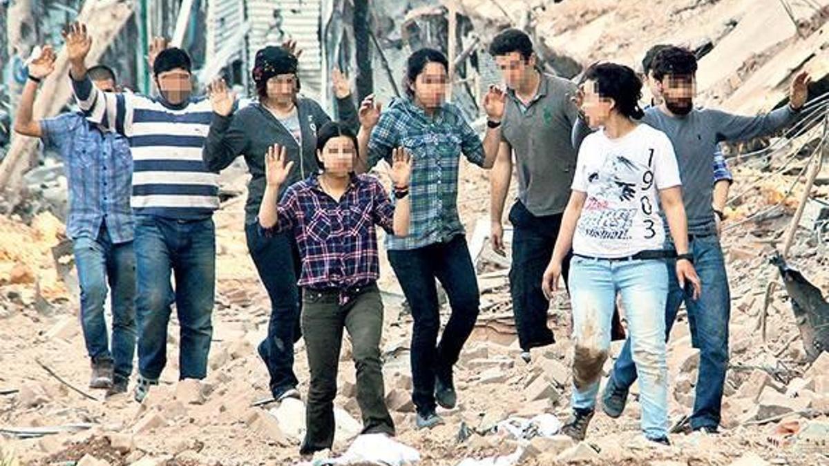 Önce Zehra geldi ardından diğerleri!