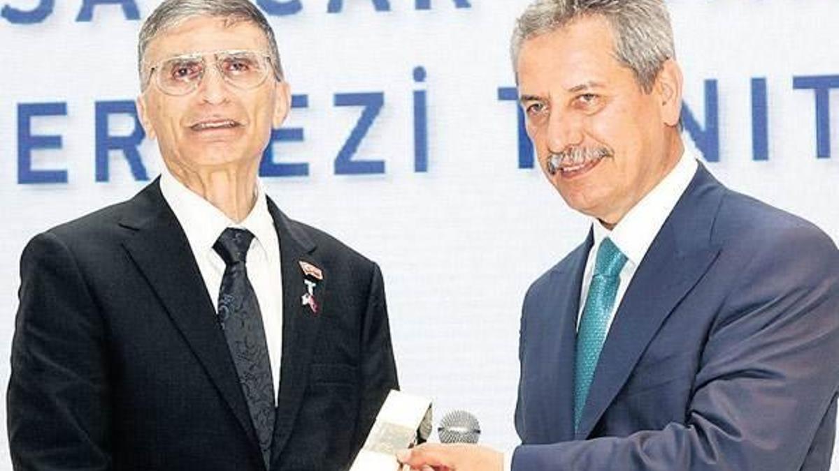 Türk öğrencilere Sancar desteği