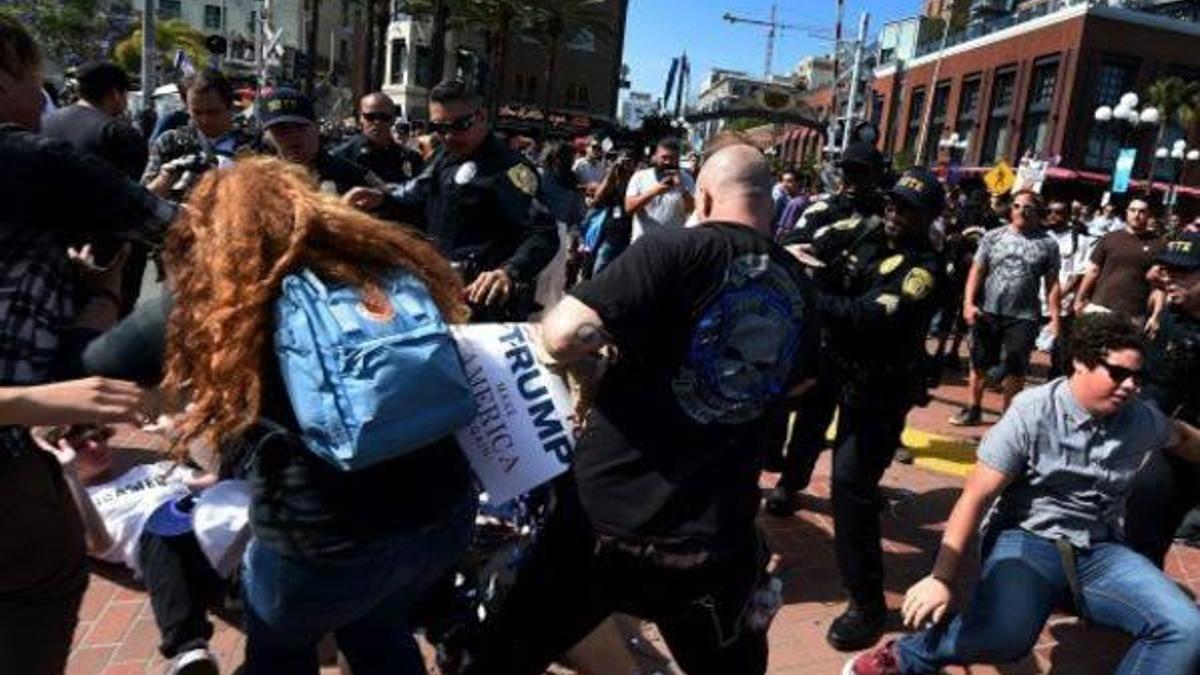 Trump'ın San Diego mitinginde kavga çıktı