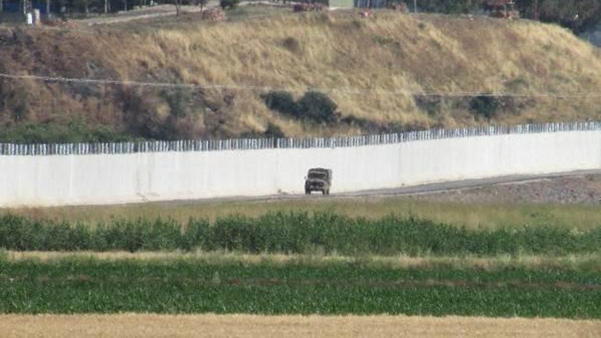 Suriye sınırına 6 bin 600 metro beton blok döşeni