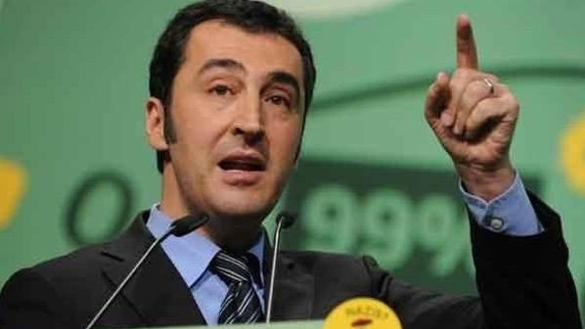 Türk vekil Cem Özdemir Ermeni rozetiyle konuştu: Katiller