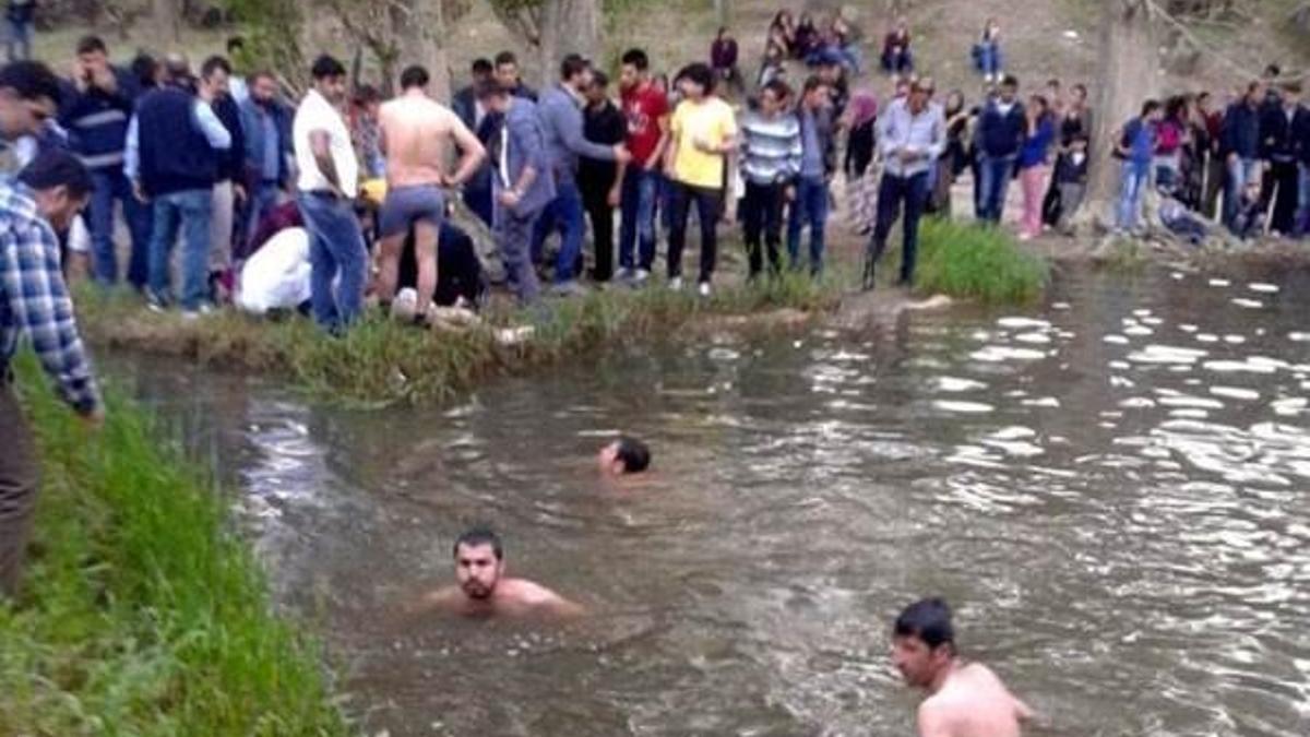 Muradiye Şelalesi’ne giren 2 öğrenci boğuldu