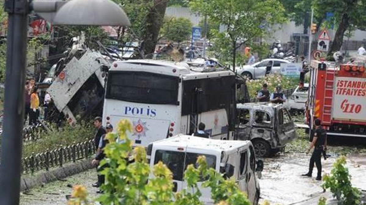 İşçi kılığında keşif yapmışlar