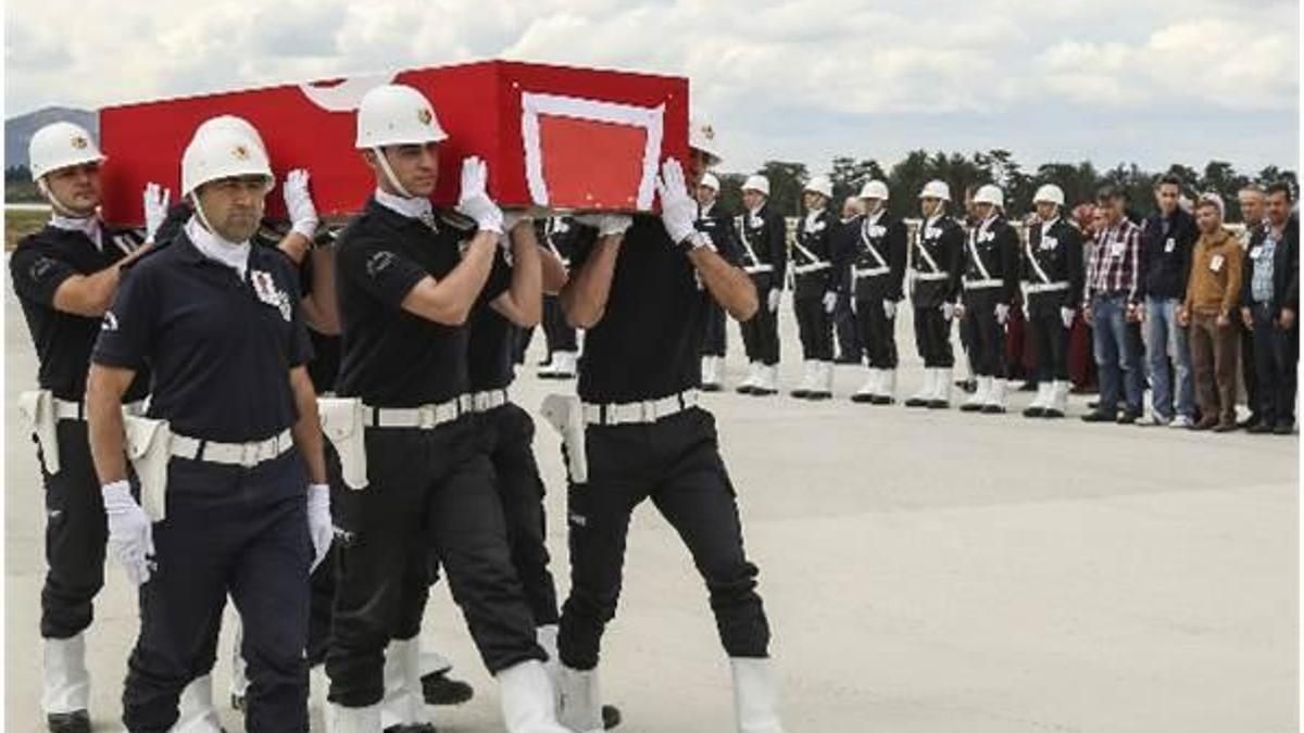 Şehit polis Şerife Özden Kalmış’ı 8 bin kişi uğurladı