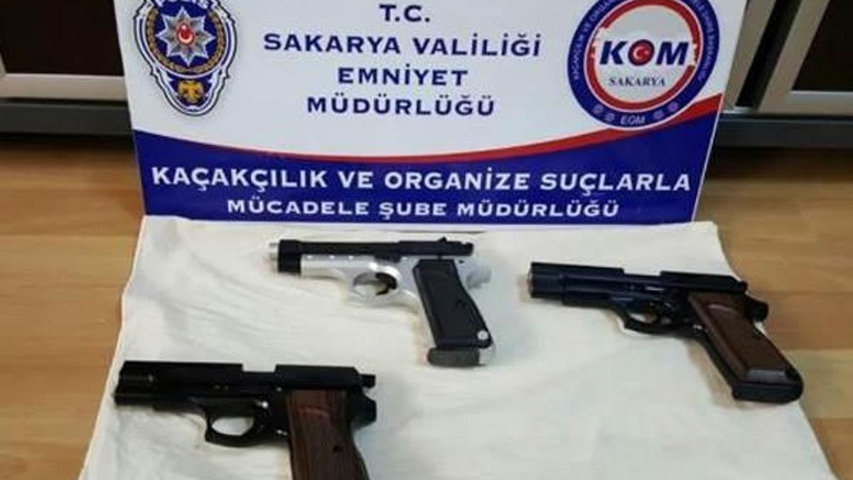 Sakarya’da 3 adet el yapımı tabanca ele geçirildi
