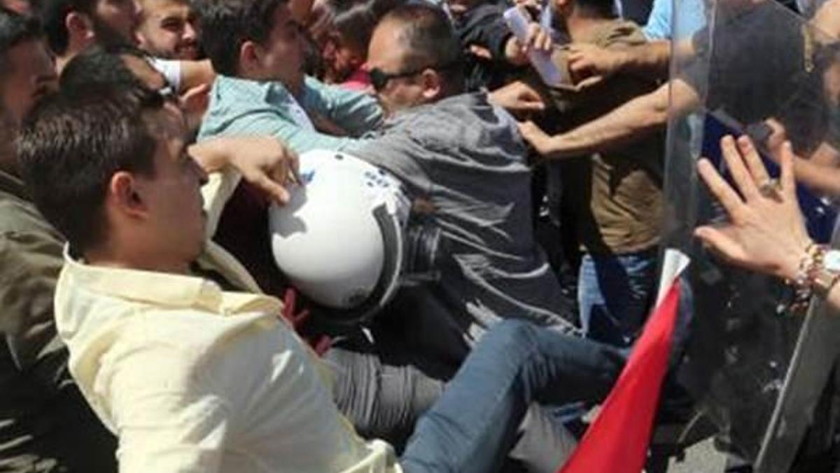 CHP'lilerle polis arasında arbede