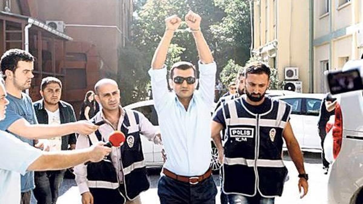 Dinleme davasında 19 kişiye tahliye
