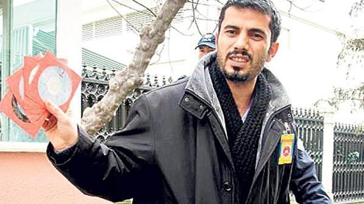 Belgeleri yayınlamak için Opçin’den para almış